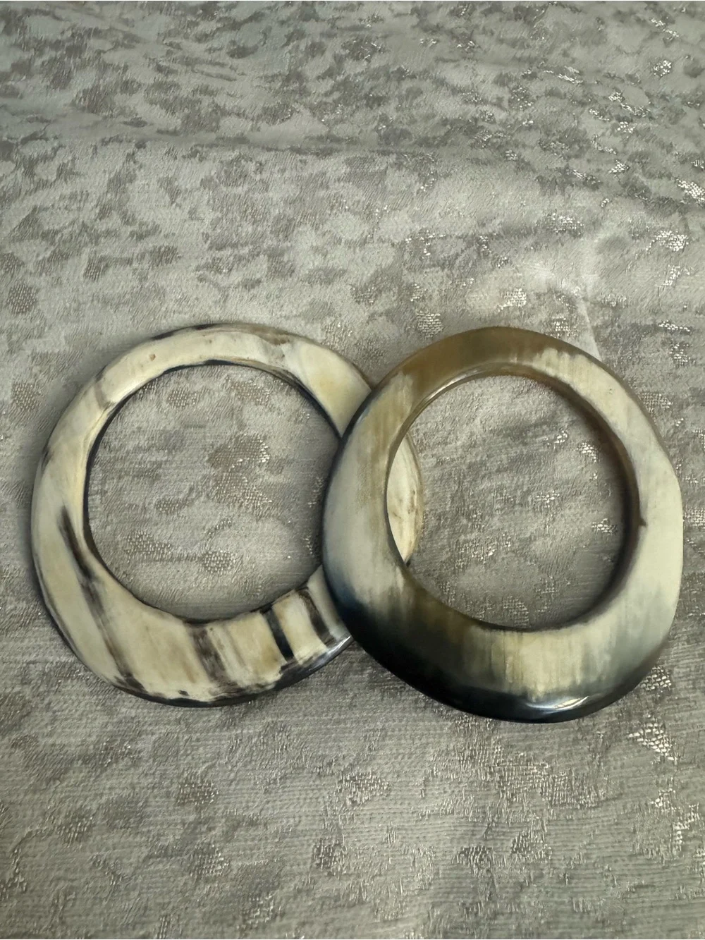 Handcrafted Horn-Effect Bangle Pair in Ivory and Brown Tones - Picture 1 of 5